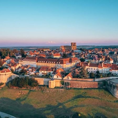 Appartement Au Centre-Ville Avec Cour Langres Eksteriør billede