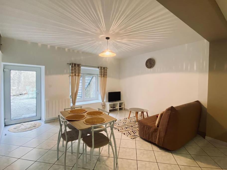 Appartement Au Centre-Ville Avec Cour Langres Eksteriør billede